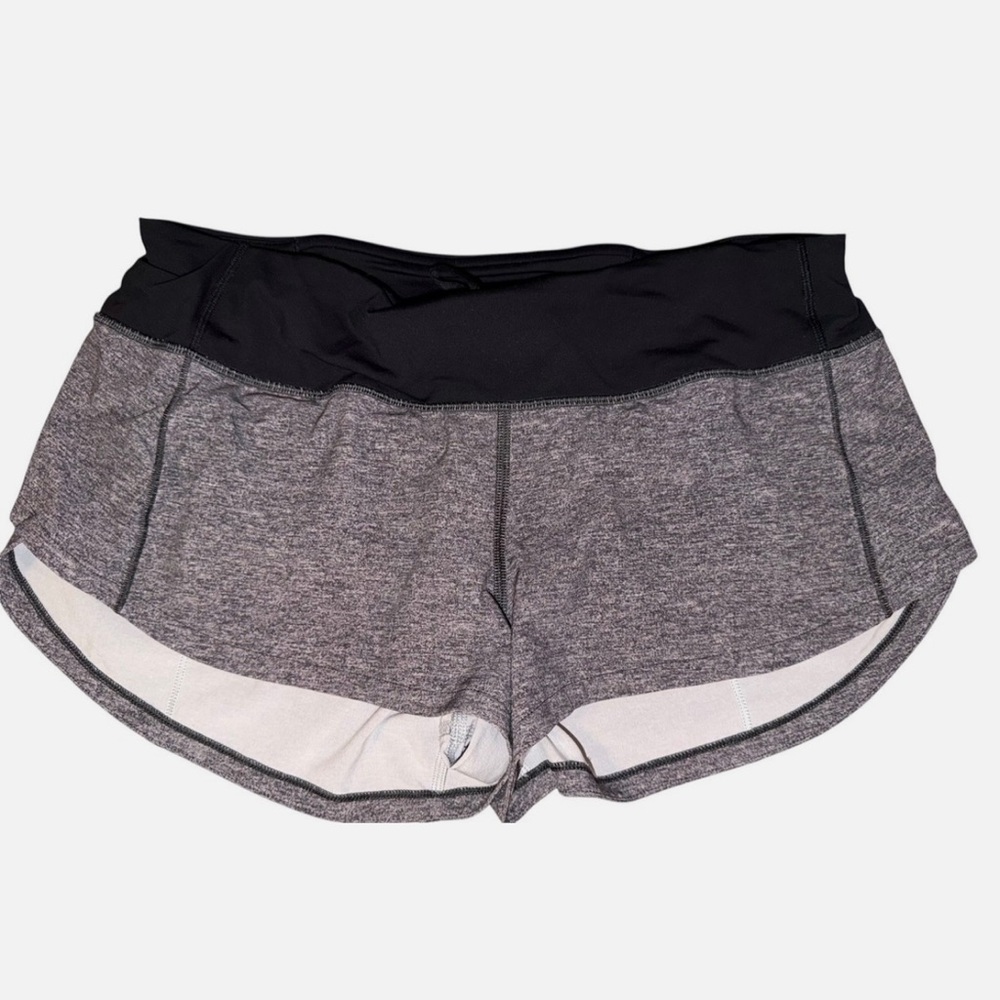 Lululemon Women Speed Up Short 2.5"
Heather Lux Black - Size 6